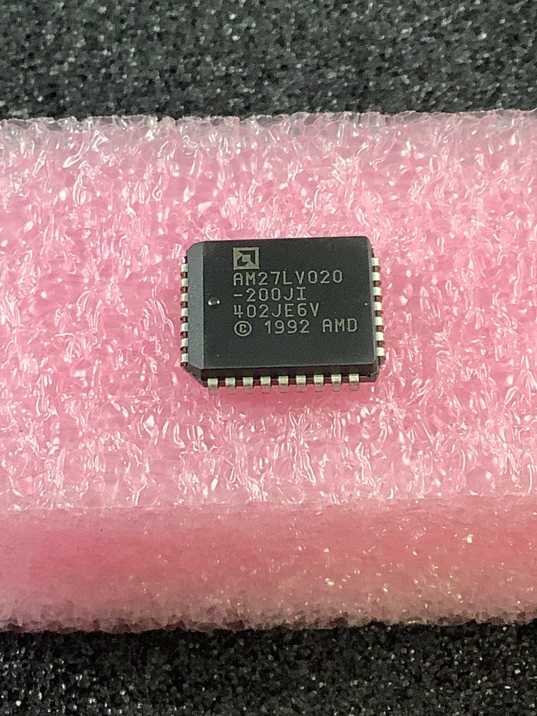 AM27lV020-200JI - AMD - 2Mbit (256Kx8) CMOS 3-STATE UV-Erasable EPROM