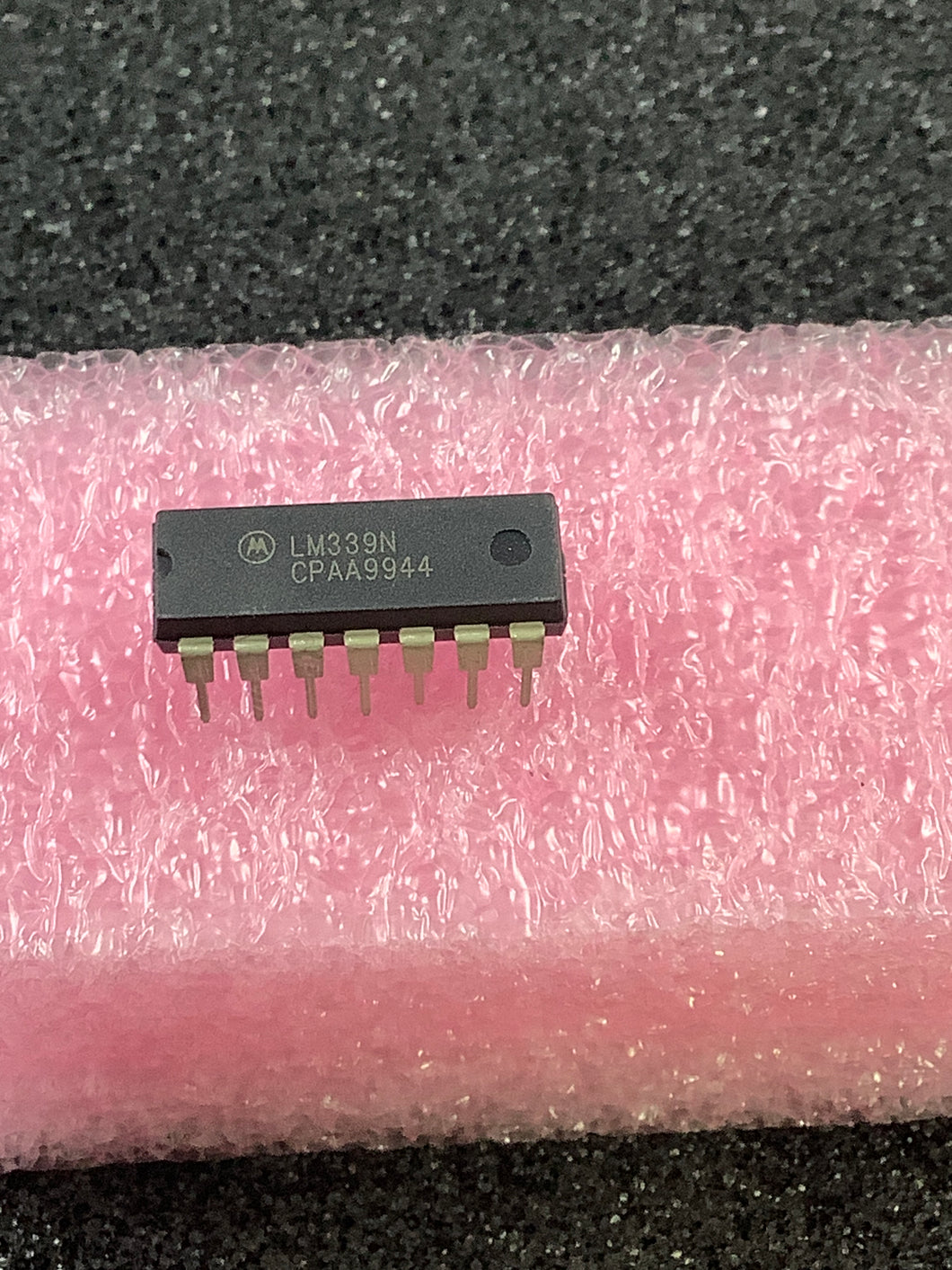 LM339N-MOT - MOTOROLA - Analog Comparators Quad Differential