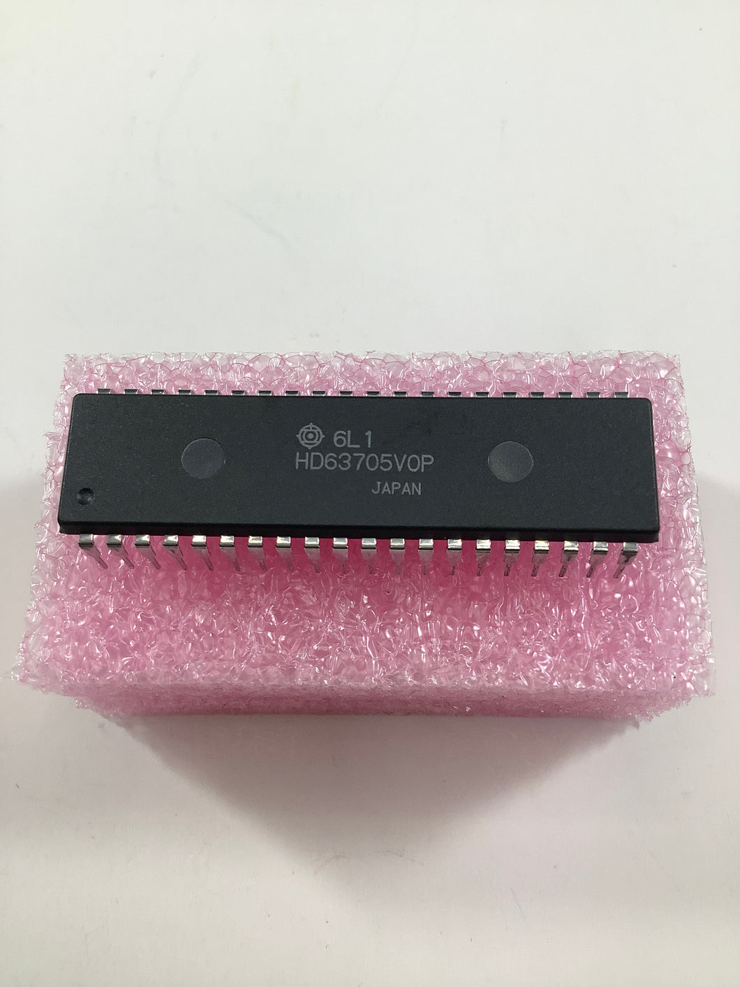 HD63705VOP - HITACHI - 8-BIT CMOS SINGLE CHIP MICROCOMPUTER UNIT(MCU).