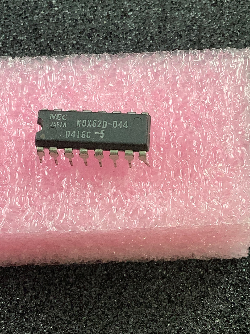 uPD416C-5 - NEC - 65536 x 1 BIT DYNAMIC RANDOM ACCESS MEMORY