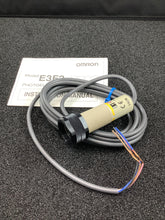 Load image into Gallery viewer, E3F2-DS10B4-N - OMRON - Photoelectric Switch 10-30VDC 12CM
