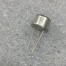 Load image into Gallery viewer, 2N5682 - Silicon NPN Transistor - MFG.  MOTOROLA
