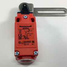 Load image into Gallery viewer, GSDA03S3 - HONEYWELL - LIMIT SWITCH
