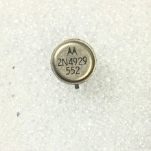 Load image into Gallery viewer, 2N4929 - MOTOROLA - Silicon PNP Transistor  MFG -MOTOROLA
